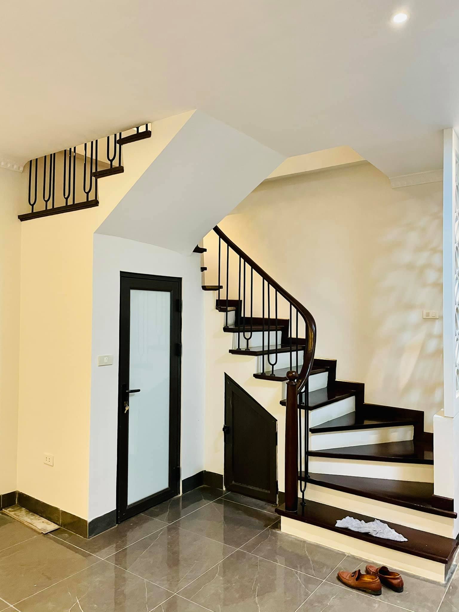 Biệt thự Ciputra lô góc 2 mặt tiền, sân vườn suối nước Châu Âu. Giá 31 tỷ