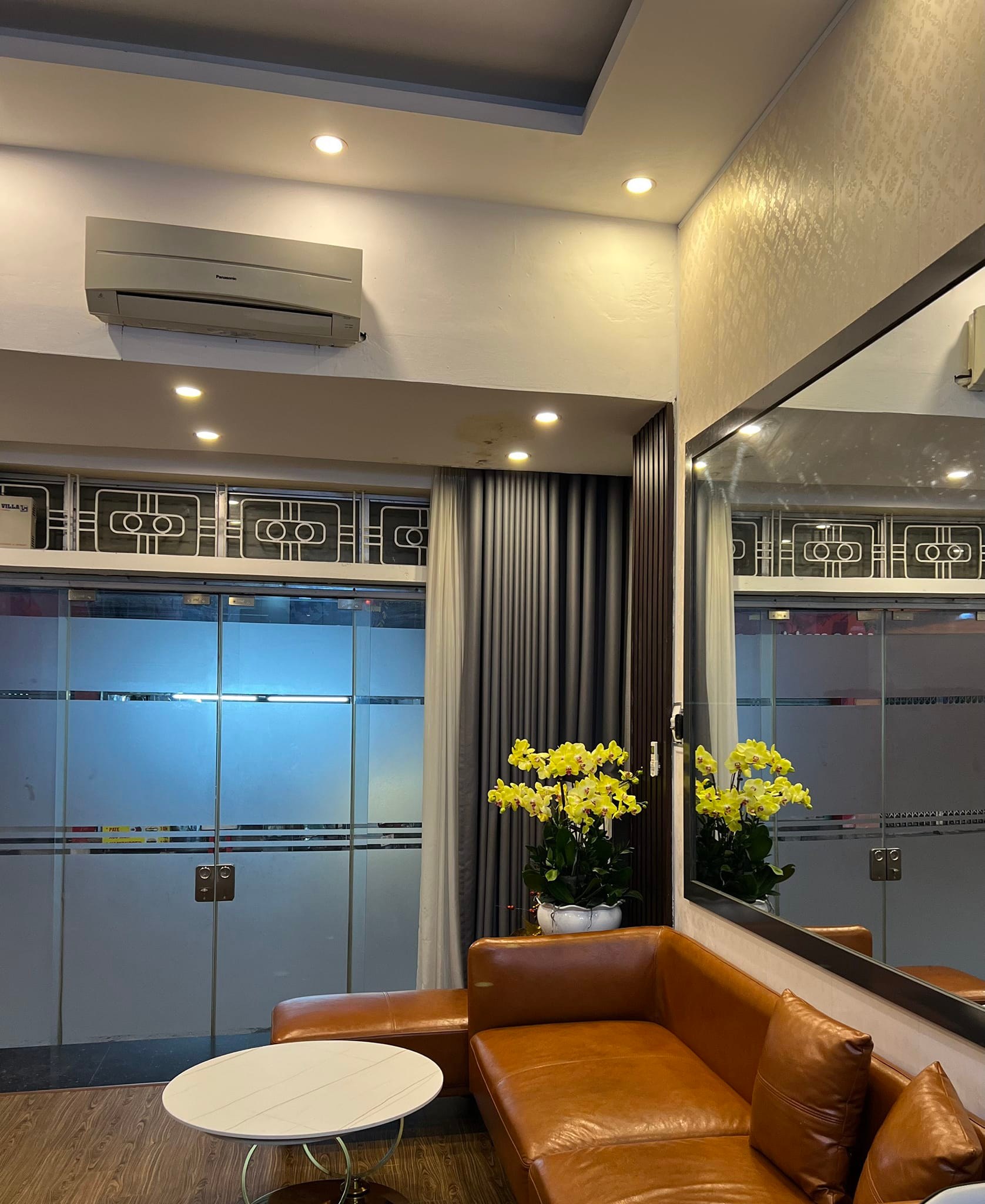 BÁN NHÀ 5 TẦNG MẶT PHỐ HOÀNG VĂN THÁI, KINH DOANH ĐA DẠNG.