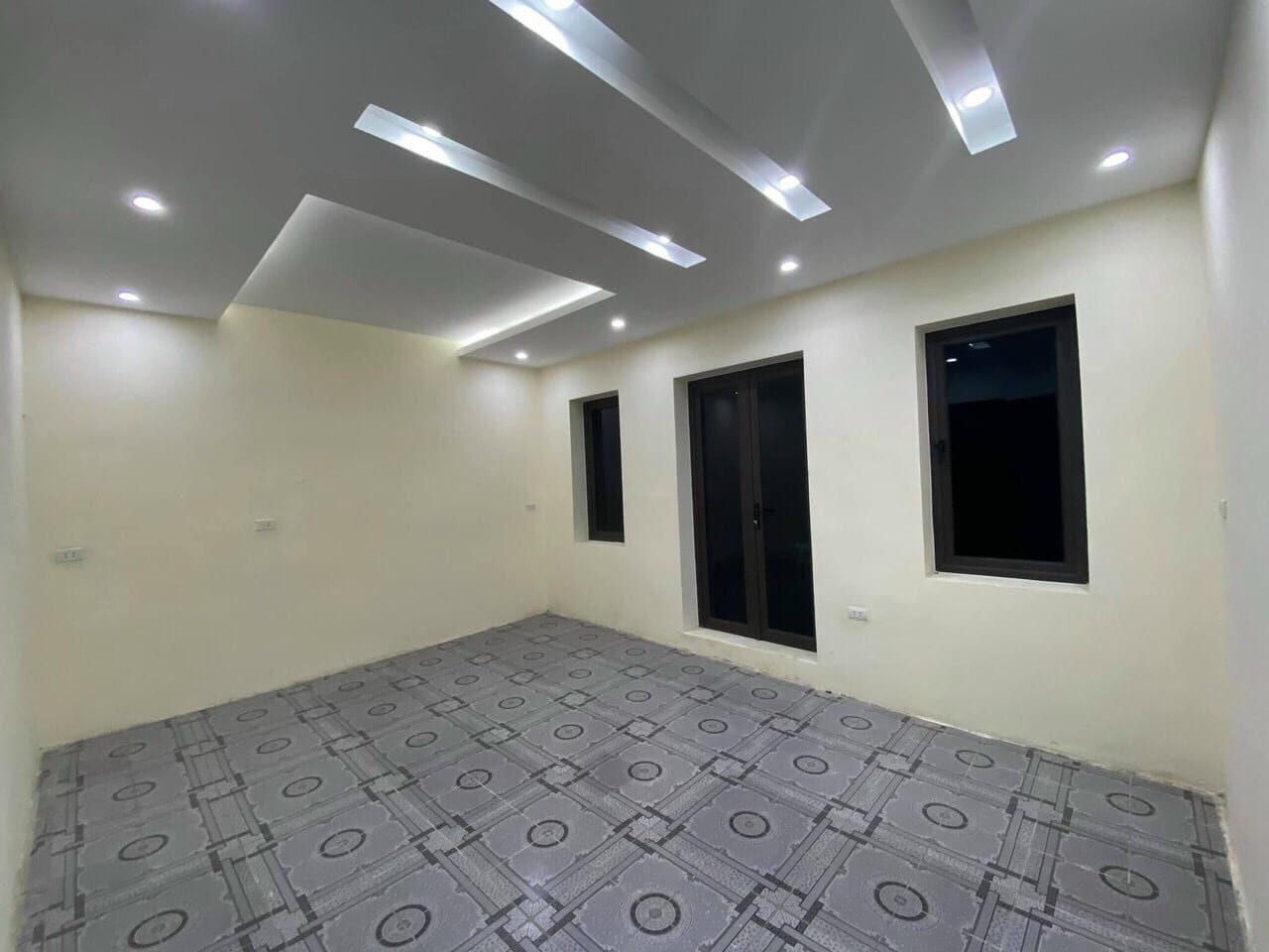 Cực hót măt phố Hoàng Hoa Thám – Hà Đông, mặt tiền rông – kinh doanh đỉnh – tô tô tránh 35m2x4T chỉ 7.7 tỷ