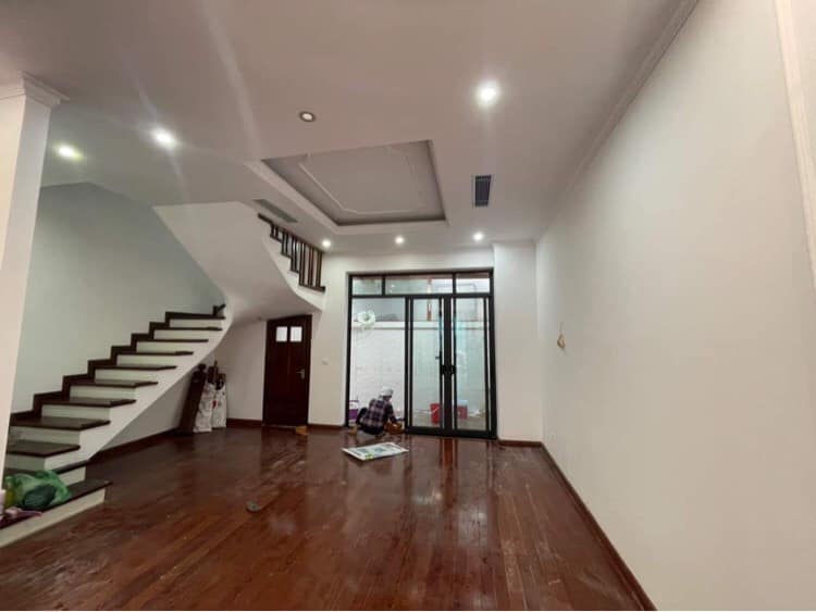 Bán nhà mặt phố Nguyễn Gia Thiều, Hoàn Kiếm, tiện kinh doanh, ở vượng khí. DT 88m2. MT 11m