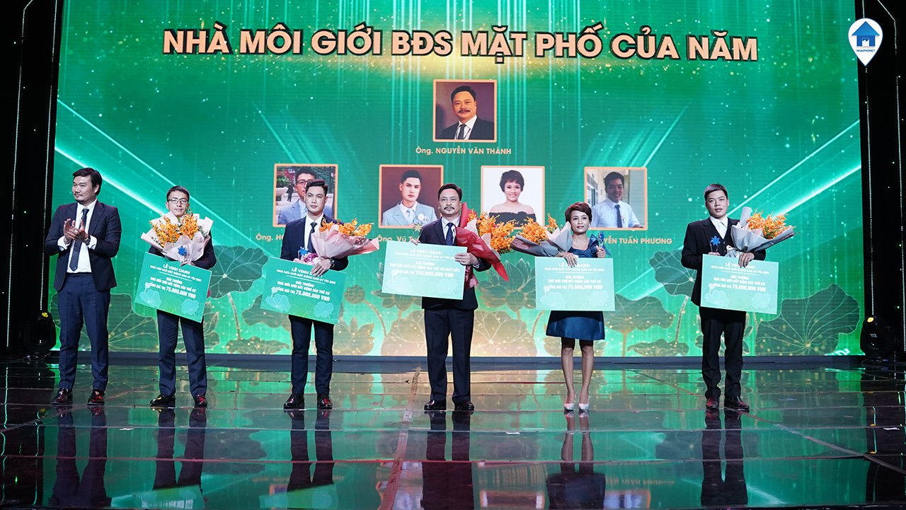 các các nhân được vinh danh tại lễ trao giải nhà môi giới bất động sản mặt phố của năm