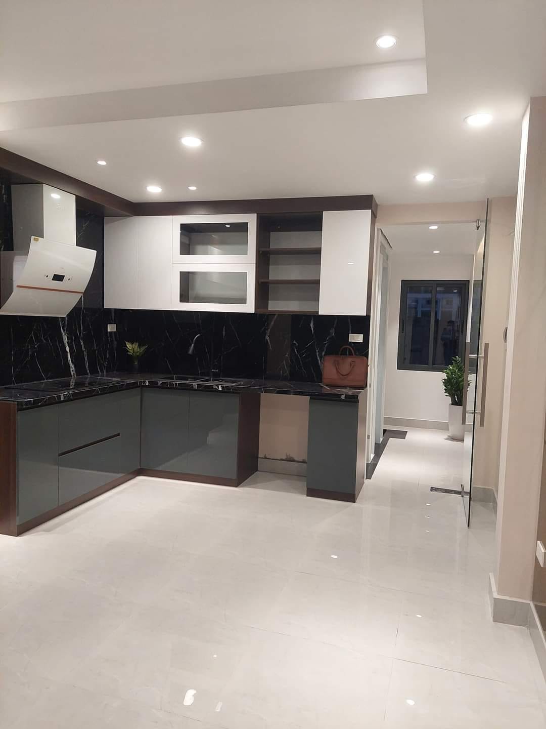 BÁN GẤP CĂN NHÀ HÀNG HIẾM PHỐ TÔN THẤT THIỆP, BA ĐÌNH, 11.9 TỶ, 36M, 6 TẦNG, MT 3.7M.