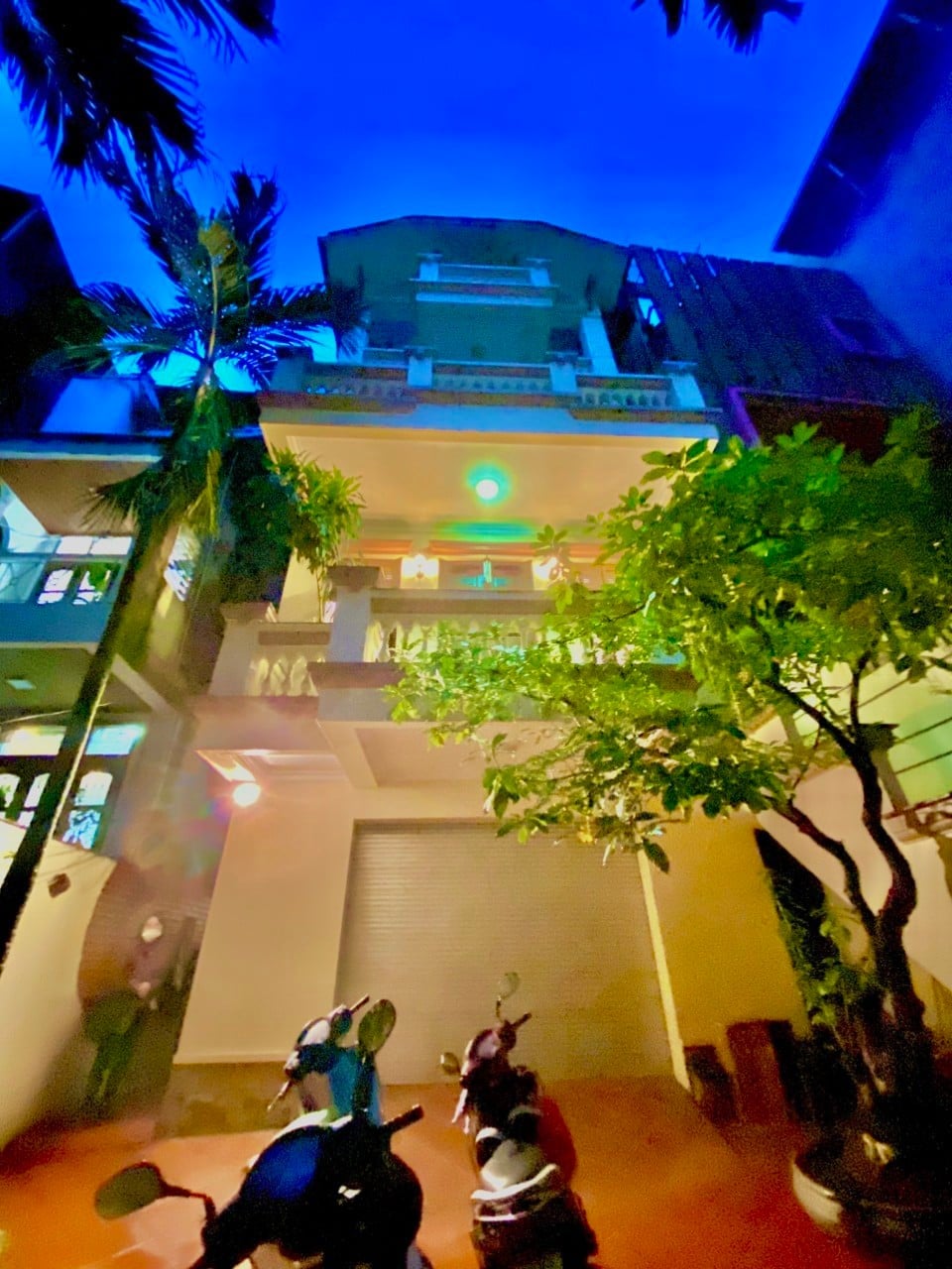 Sổ vuông,nở hậu. Biệt thự tại TT quận Đống Đa, phố Thái Hà. DT 250m2. MT 7.5m