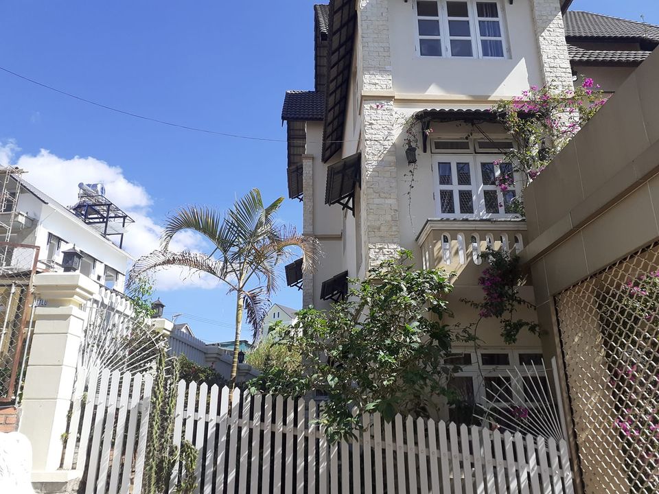 900m2