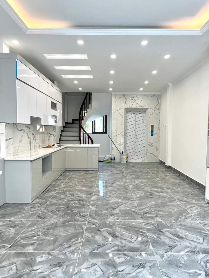 Nhà mới koong. Không lỗi phong thủy, ngõ Kim Đồng - Hoàng Mai.Diện tích 48m, 7tầng, mặt tiền 4.5m, nhỉnh 11tỷ