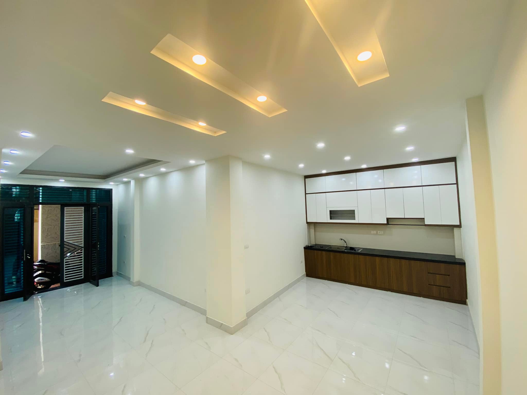 Nhà siêu đẹp Đê La Thành Nhỏ ngõ ba gác đua 50m ra oto kinh doanh dòng tiền 30tr/tháng 4.85tỷ