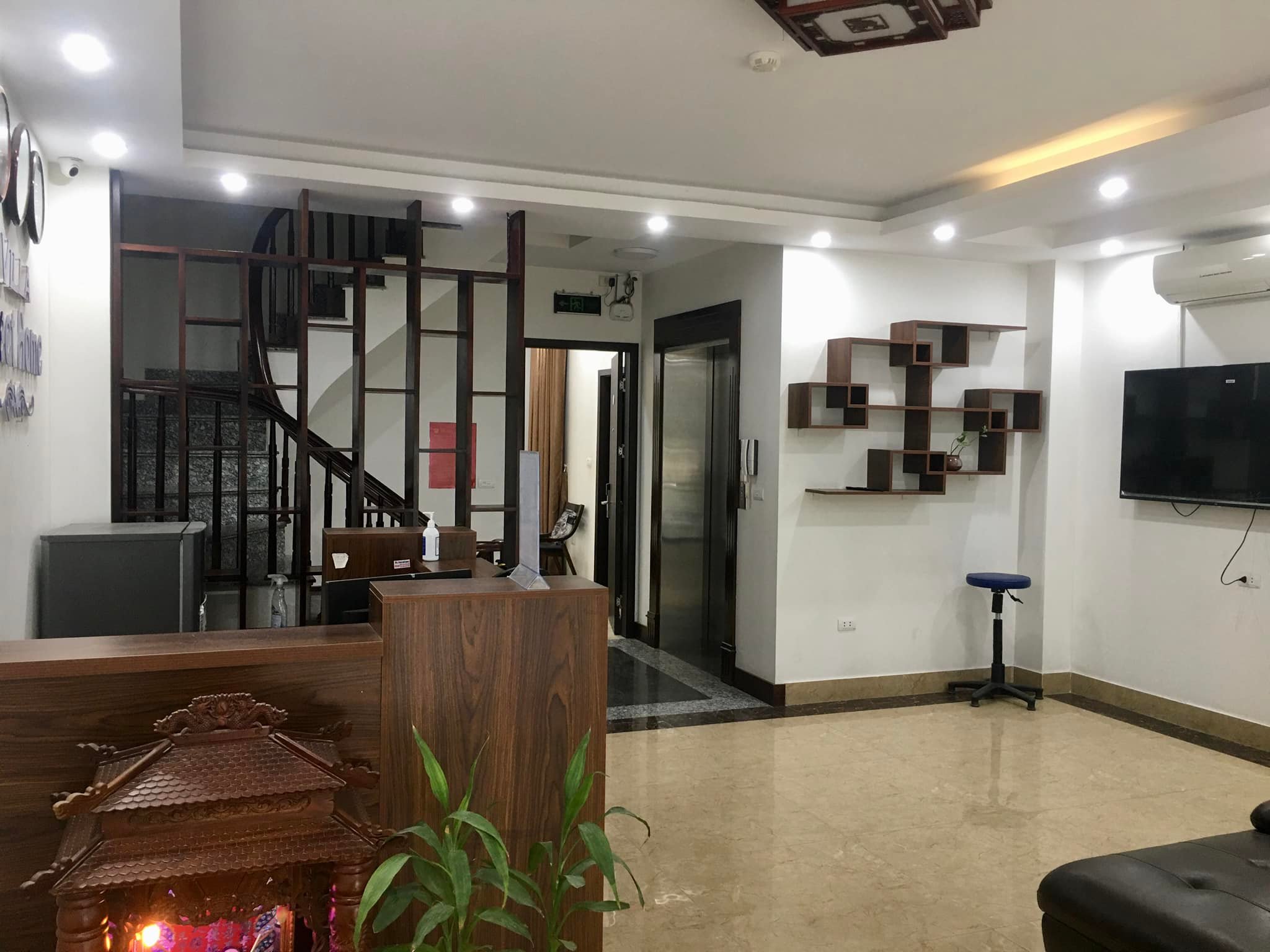 Bán Nhà Dòng Tiền 2tỷ4/Năm Vệ Hồ, Tây Hồ 120m2, Thang Máy, MT9m, Ô Tô, View Hồ, Chỉ Hơn 54 Tỷ