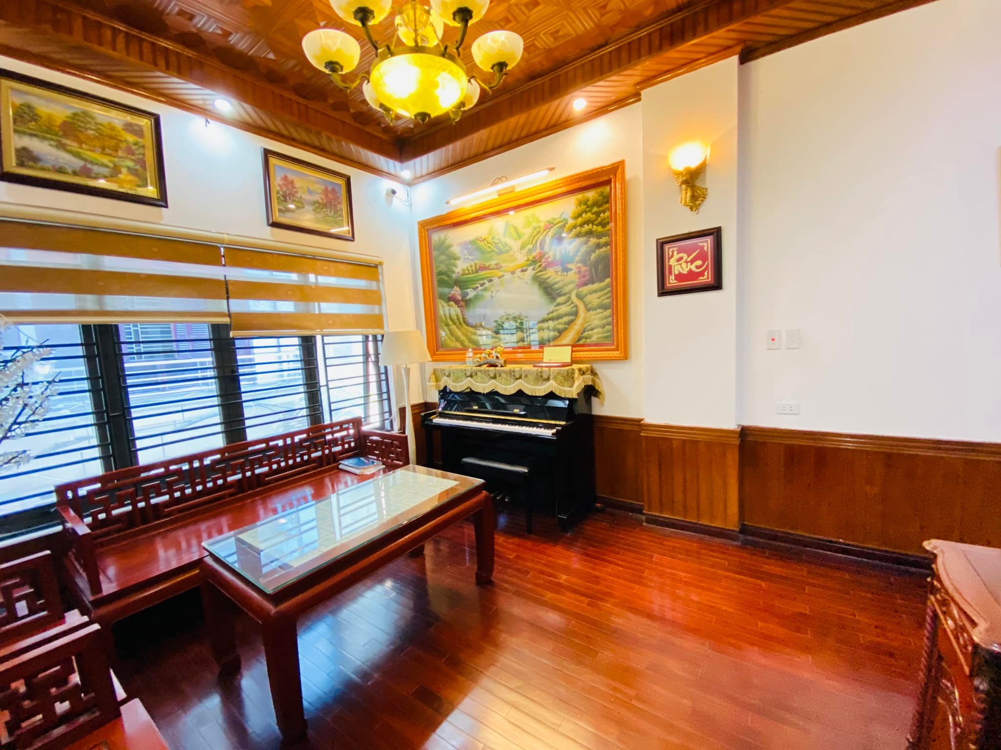 TRẦN QUỐC HOÀN, PHÂN LÔ 2 THOÁNG, Ô TÔ VÀO NHÀ, KINH DOANH 45M2, 5 TẦNG. GIÁ 15 TỶ