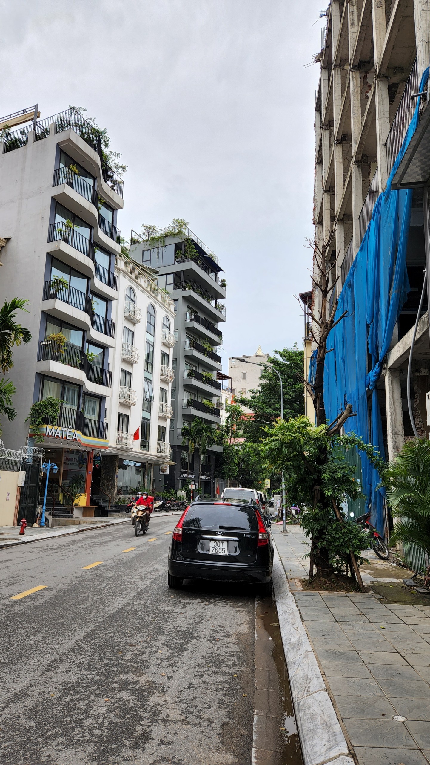 Bán toà nhà mặt phố Tô Ngọc Vân - mặt tiền 12m - diện tích 250m2 - Quận Tây Hồ