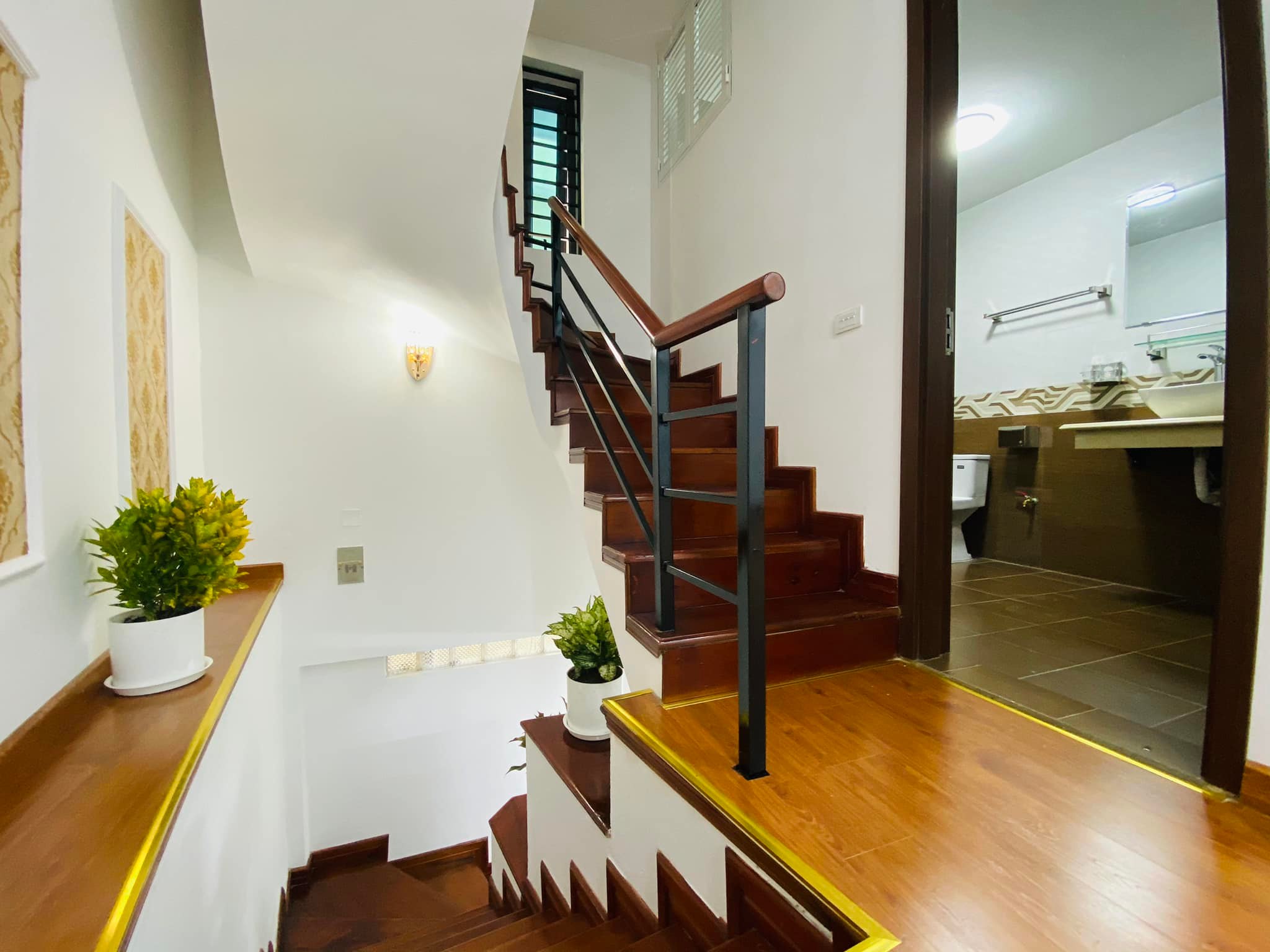 ĐỐNG ĐA- LÔ GÓC 3 THOÁNG- BÁN NHÀ ĐẸP LỘNG LẪY PHỐ XÃ ĐÀN 37M2 x 5 TẦNG CHỈ 4.8 TỶ- FULL NỘI THẤT