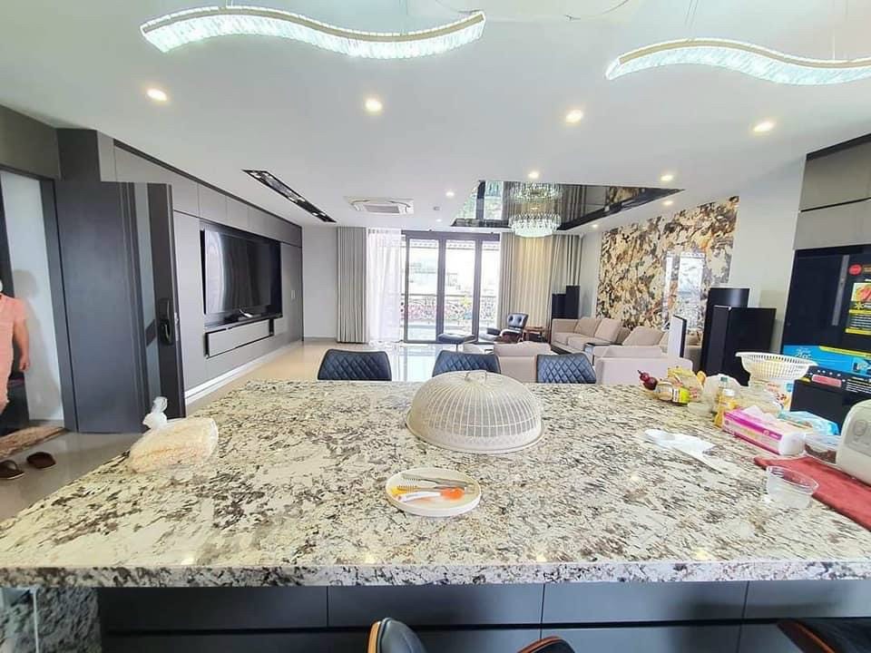 Bán toà Building mặt phố Tây Hồ 220m2 8 tầng MT 12m 90 tỷ, kinh doanh cực đỉnh đầu tư tốt