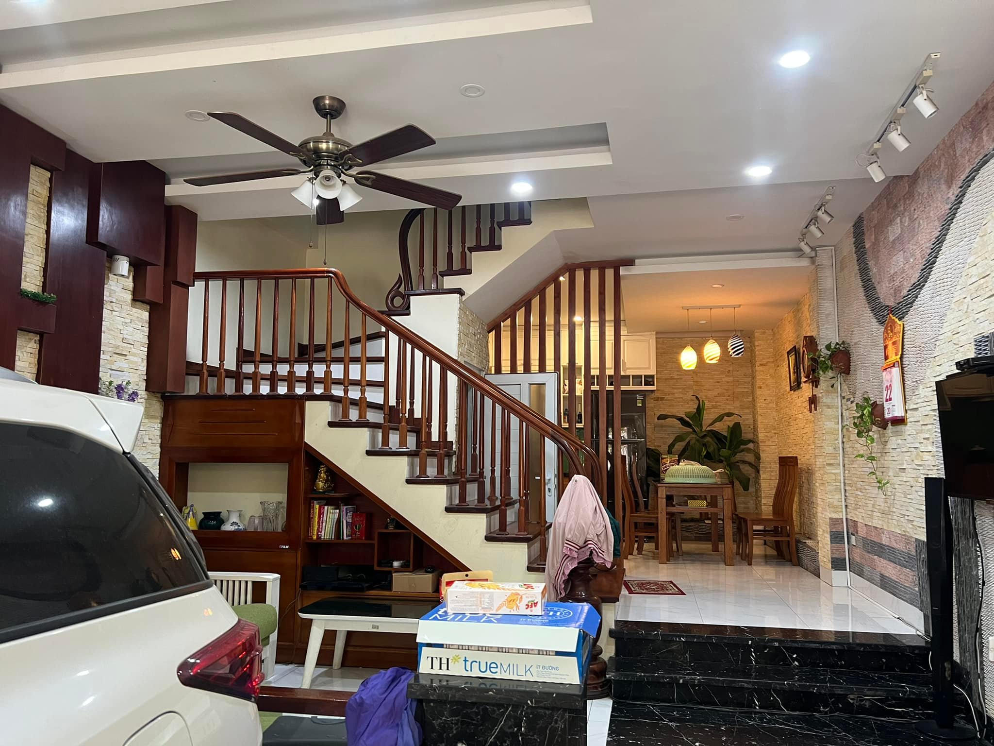 Bán Nhà Dòng Tiền 2tỷ4/Năm Nhật Chiêu, Tây Hồ 120m2, Thang Máy, MT10m, Ô Tô, View Hồ, Chỉ Hơn 58 Tỷ