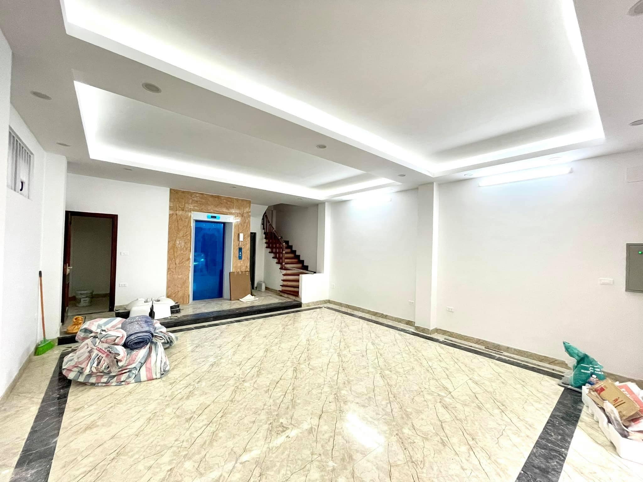 Bán nhà NGÕ THỊNH HÀO 1, ĐỐNG ĐA, LÔ GÓC, Ô TÔ VÀO, THANG MÁY 60m2 x 7T mặt tiền 6m 15,8 tỷ.