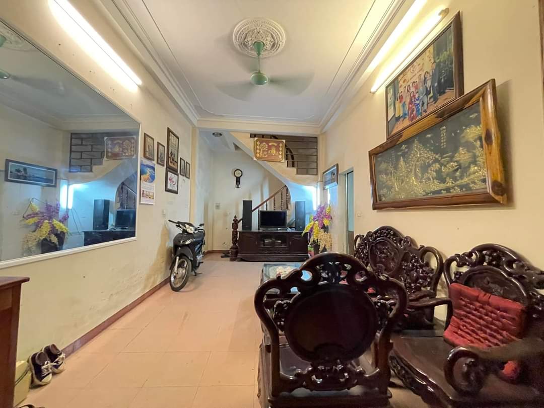 Bán nhà Minh Khai, Hai Bà Trưng 31m 5T MT 5m Giá 3.7 tỷ. Nhà đẹp, gần phố trung tâm.