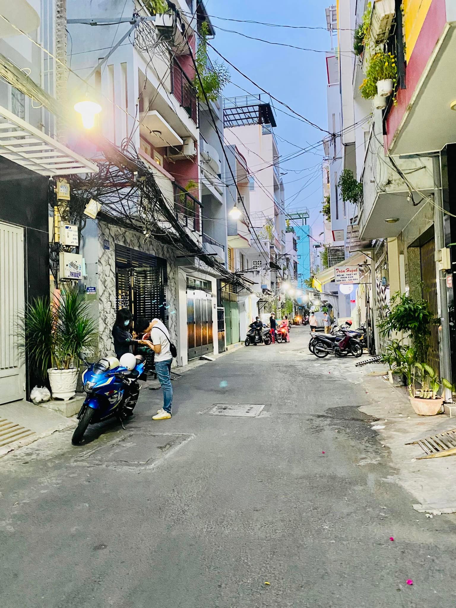 QUẬN 3- Ô TÔ QUAY ĐẦU- HẺM NHƯ MẶT TIỀN- SÁT MẶT TIỀN- SỔ HOA HẬU- VỊ TRÍ TUYỆT ĐẸP