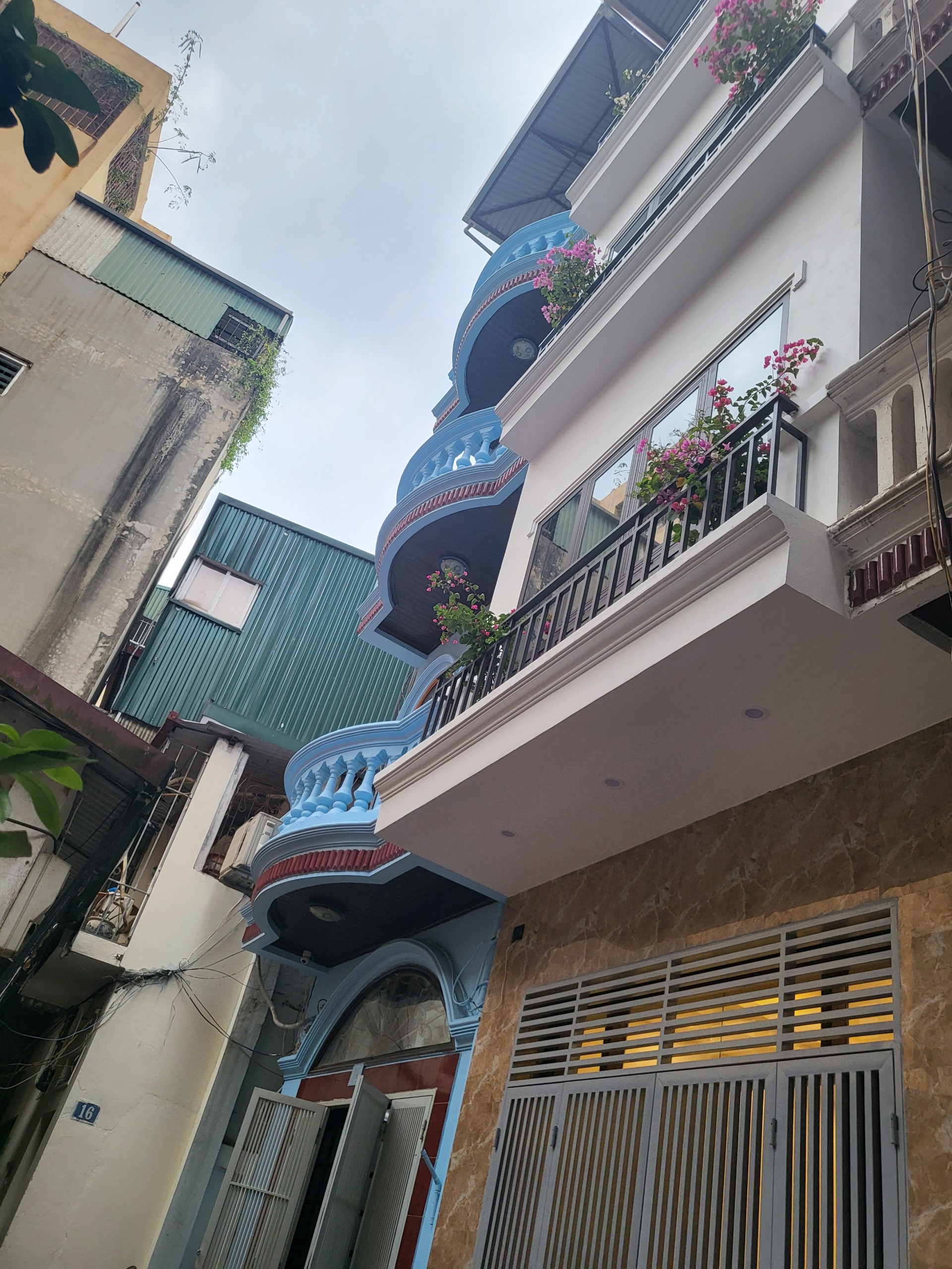 ĐỐNG ĐA- CHÍNH CHỦ BÁN NHÀ ĐẸP LUNG LINH PHỐ VIP THÁI HÀ 40M2 x 4 TẦNG CHỈ 6.3 TỶ- 3 BƯỚC RA MẶT PHỐ