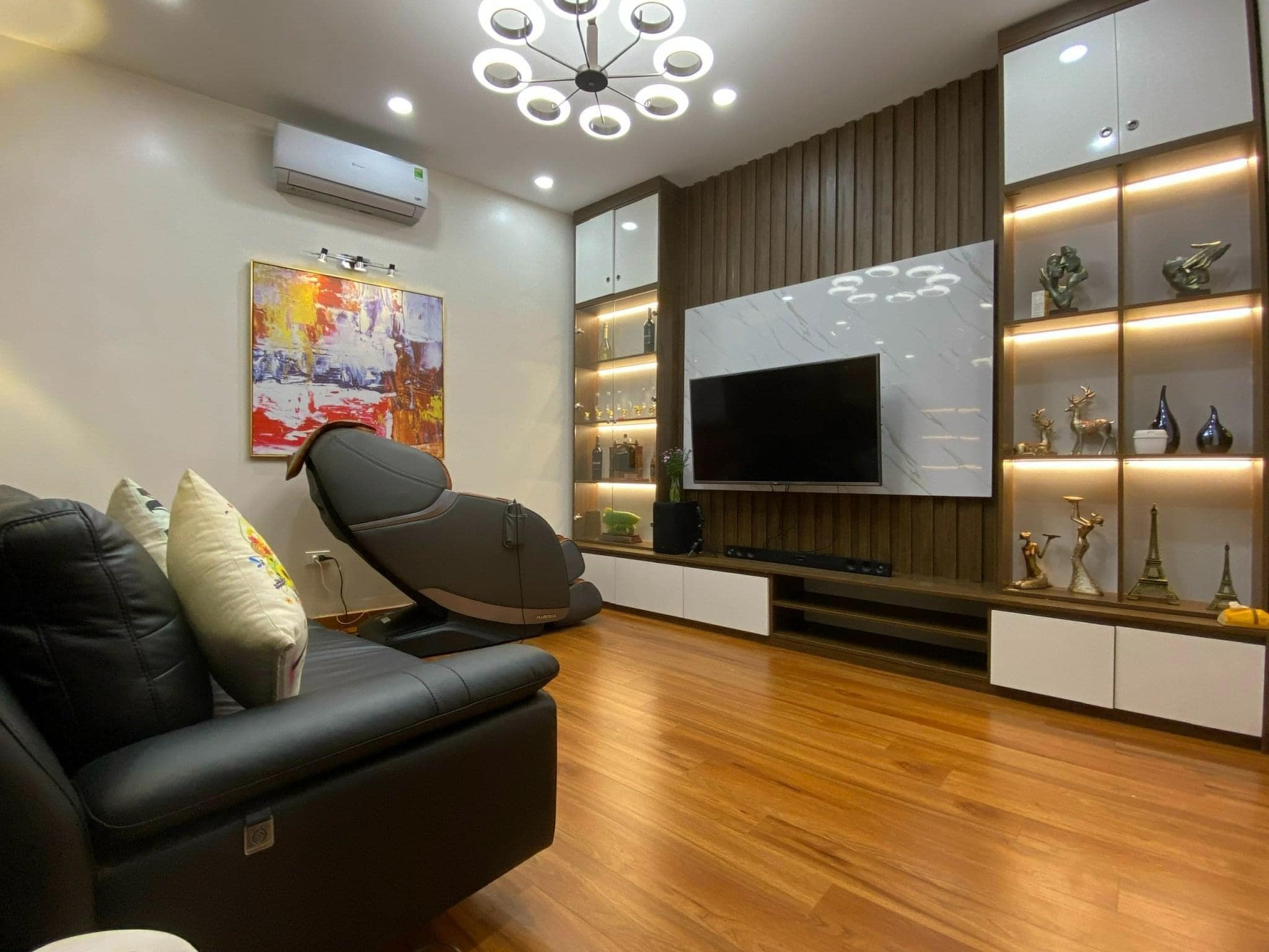 Bán nhà mặt phố Lê Văn Thiêm, Thanh Xuân 60m, mt 8.4m. Giá: 26 tỷ