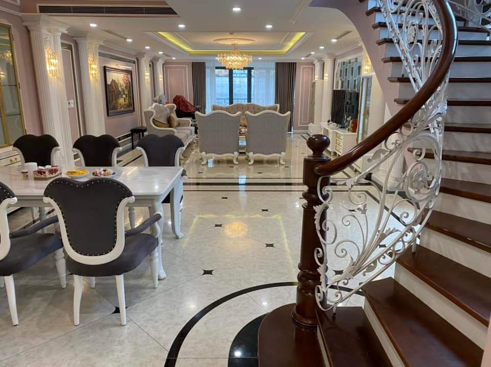 Bán Nhà Vệ Hồ, Tây Hồ 180m2, MT8m, Ô Tô Tránh, View Hồ Tây, Dòng Tiền 10%, Chỉ Hơn 60 Tỷ