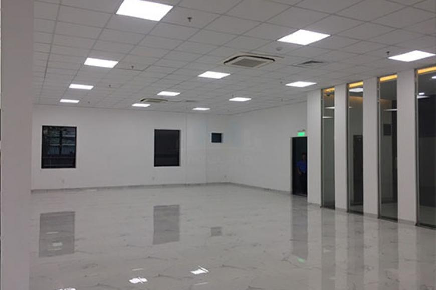 BÁN TÒA NHÀ VĂN PHÒNG, NGAY PHỐ NGUYỄN VĂN HUYÊN, 160M2, MT 7.5M, Ô TÔ TRÁNH, NHỈNH 45 TỶ