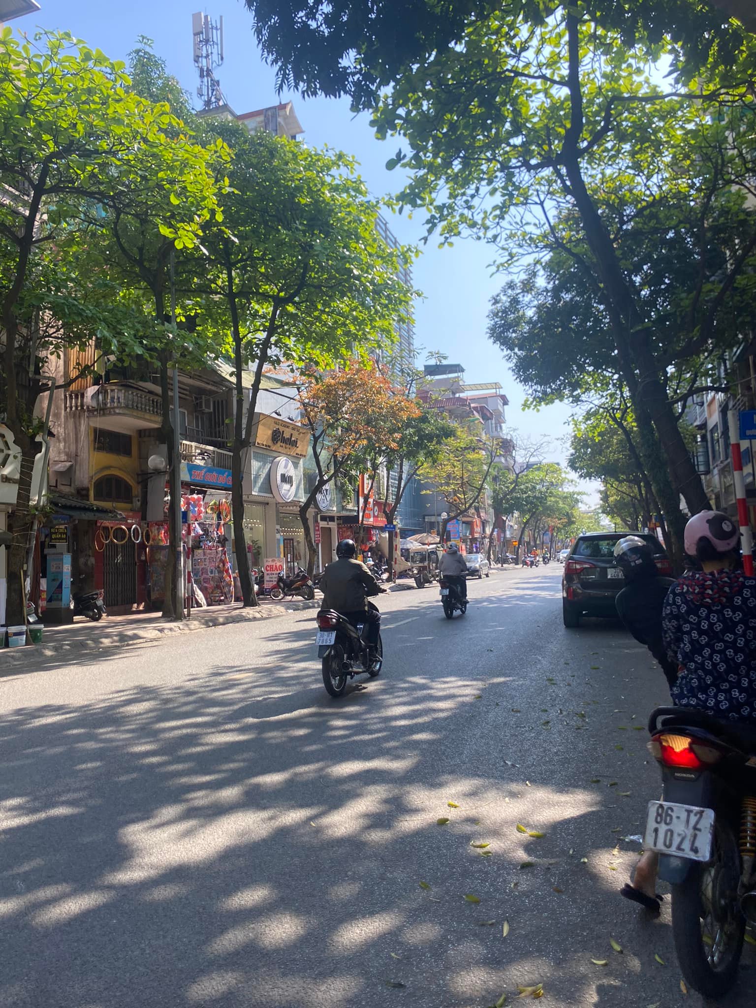 Bán nhà hiếm phố chuyên kinh doanh Nguyễn Văn Cừ Long Biên, Gara, oto tránh, 56m2, MT 6m (Giá vỡ nợ)