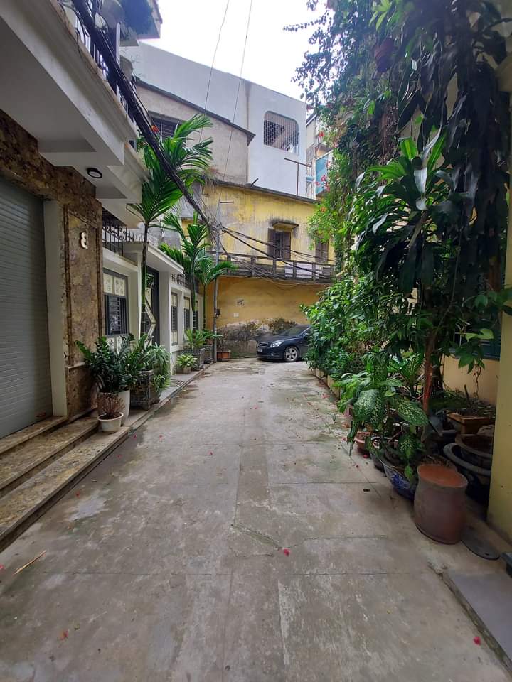 Ô tô vào nhà, không lỗi phong thủy, ngõ Thành Nhàn- Hai Bà Trưng.Diện tích 75m, 3tầng, mặt tiền 6.7m, chỉ 12tỷ