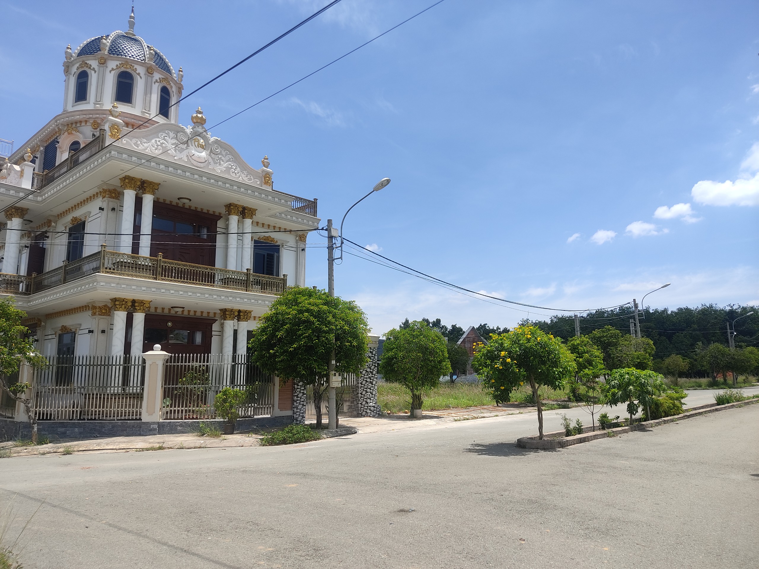 Bán lại lô đất 210m2 ngay khu dân cư - Mặt tiền đường QL14 giá 970Triệu