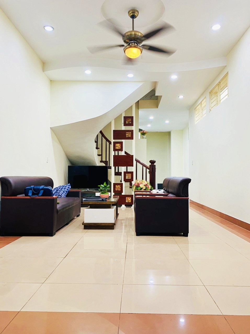 Bán Gấp Nhà Đẹp Đường Láng DT 60m2 x 4 tầng 1tum , mt 4,1m2 giá 7.3 tỷ