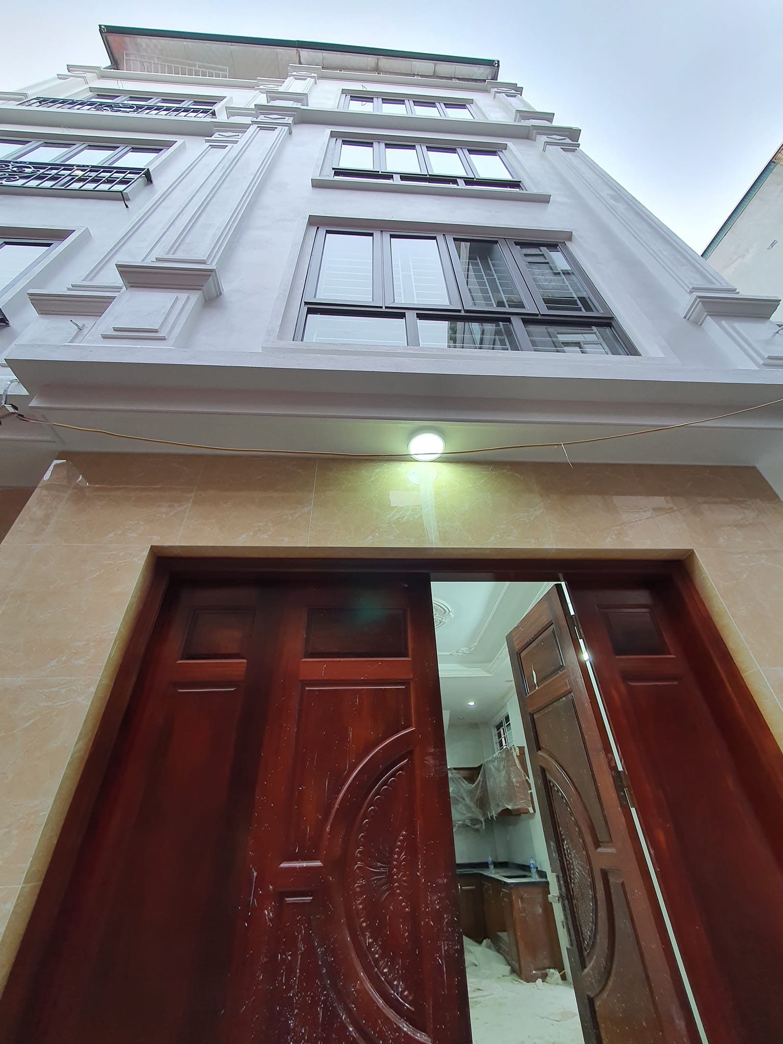 HOÀNG QUỐC VIỆT-CẦU GIẤY-NHÀ MỚI ĐẸP-Ở NGAY-30m RA PHỐ-ÔTÔ TRÁNH-SỔ VUÔNG-NGÕ THẲNG TẮP-38m 5T MT 4,1m NHỈNH 4 TỶ