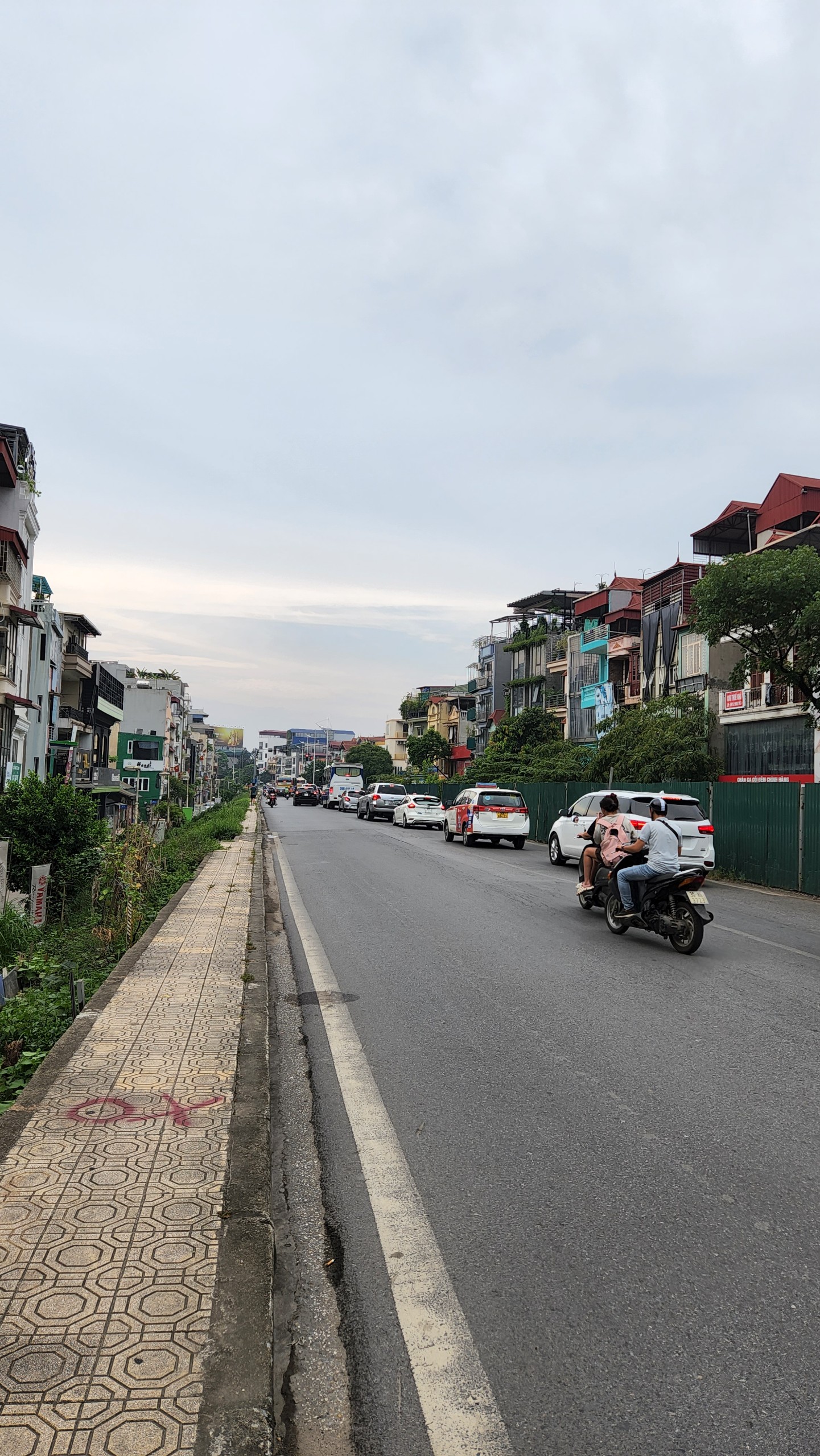 Bán nhà mặt phố Âu Cơ - mặt tiền 9,5m - diện tích 280m2 - Quận Tây Hồ