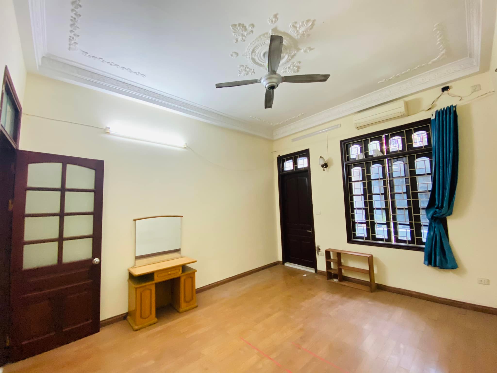 NHÀ PHÂN LÔ RẺ NHẤT TRẦN QUỐC HOÀN 55M Ô TÔ ĐỖ CỬA GIÁ 9.8 TỶ