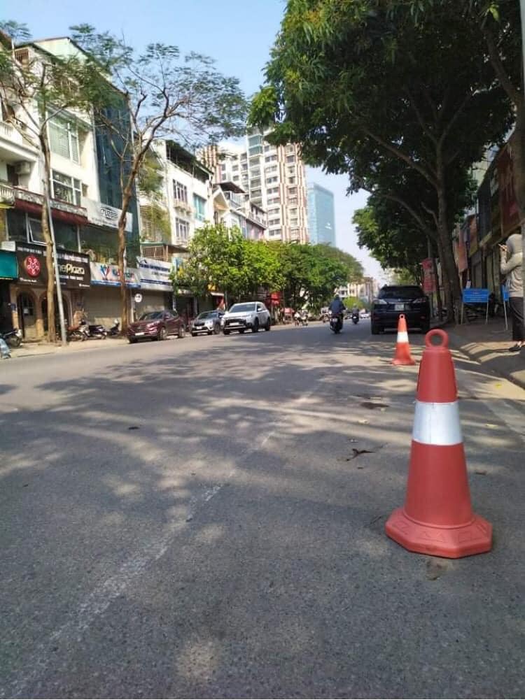 Cho thuê nhà MP Trần Kim Xuyến Vỉa hè-KD 90mx4 tầngx mặt tiền 5m