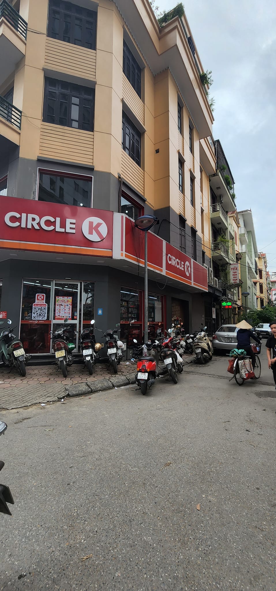 NHÀ ĐẸP 4 TẦNG- KĐT VĂN QUÁN -VỈA HÈ - Ô TÔ - TRÁNH,Ô TÔ VÀO NHÀ -KINH DOANH - VĂN PHÒNG