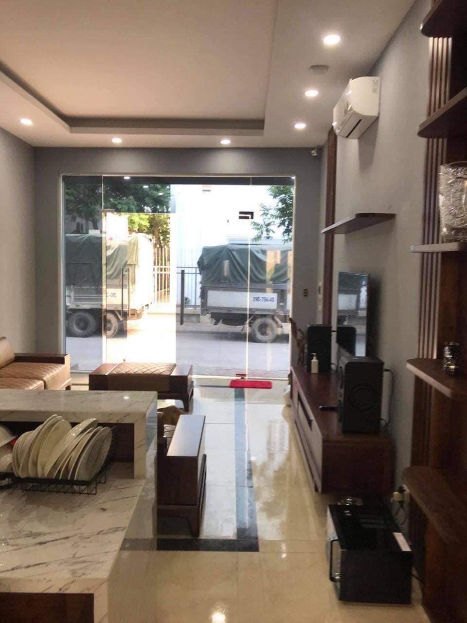 Siêu Hot nhà Hoa Lâm Long Biên-Oto tránh-kinh doanh-71m2-5T-Chỉ 8.7 Tỉ ( có TL)
