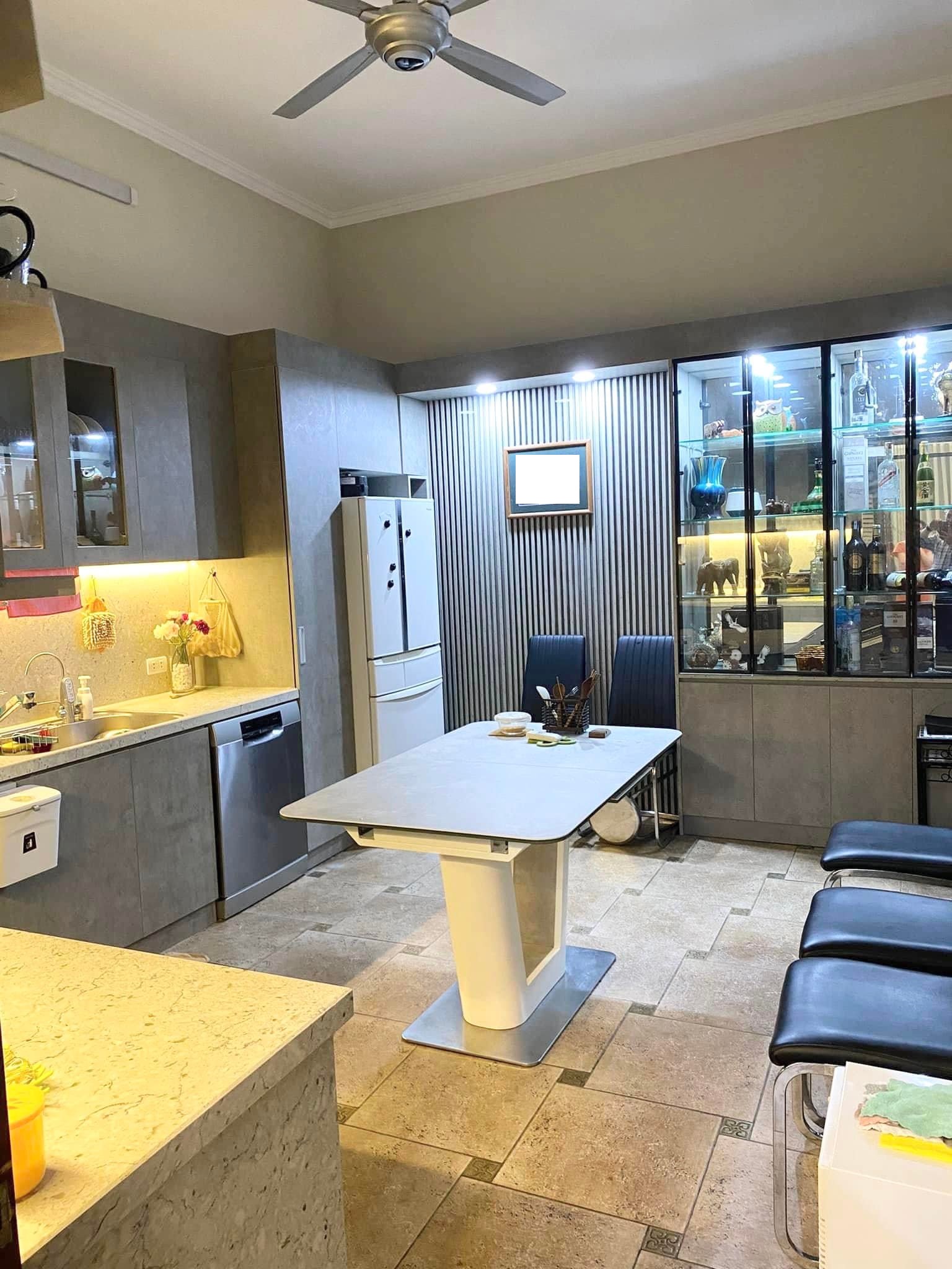 Nhà mặt phố Bùi Ngọc Dương, 45m2 x 4 tầng, MT 4m, giá 9.7 tỷ, 0867195893