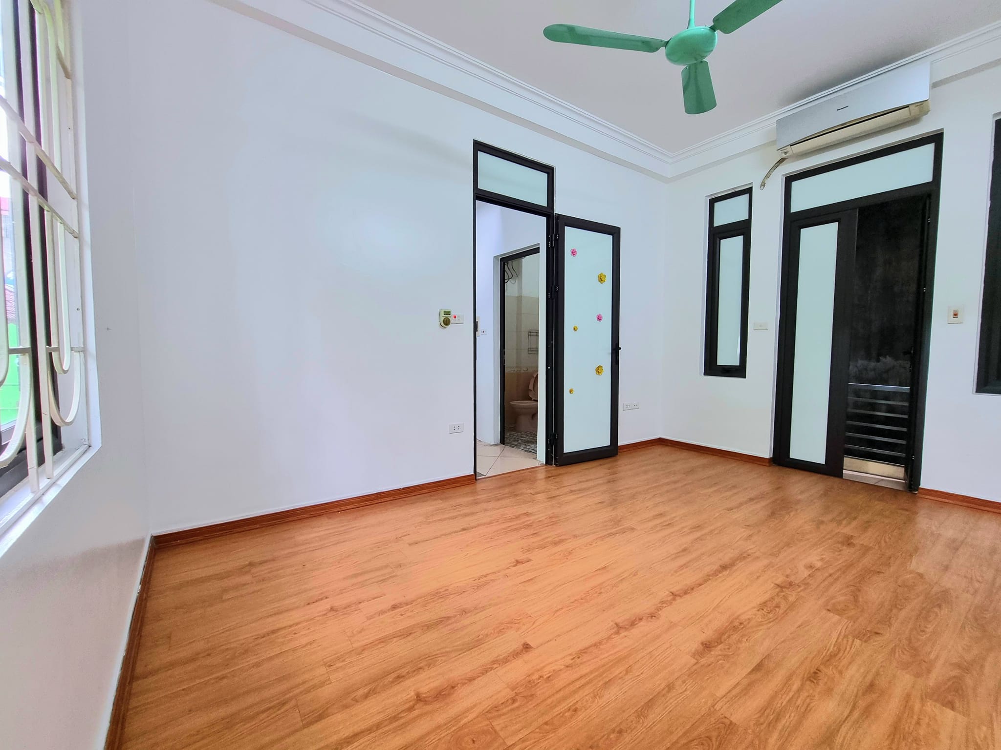 Bán nhà Ngõ 68 Cầu Giấy-nhà ở ngay-lô góc-2 thoáng-cách ôtô 50m-34m*6 tầng-mt 5.3m-3.95 tỷ