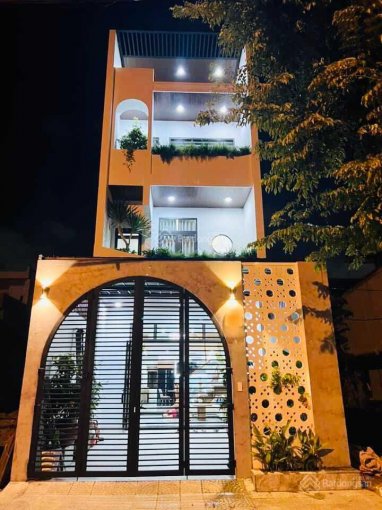 Bán nhà mặt tiền Bùi Tấn Diên, Đà Nẵng đầy đủ nội thất, có sân vườn cực thoáng mát