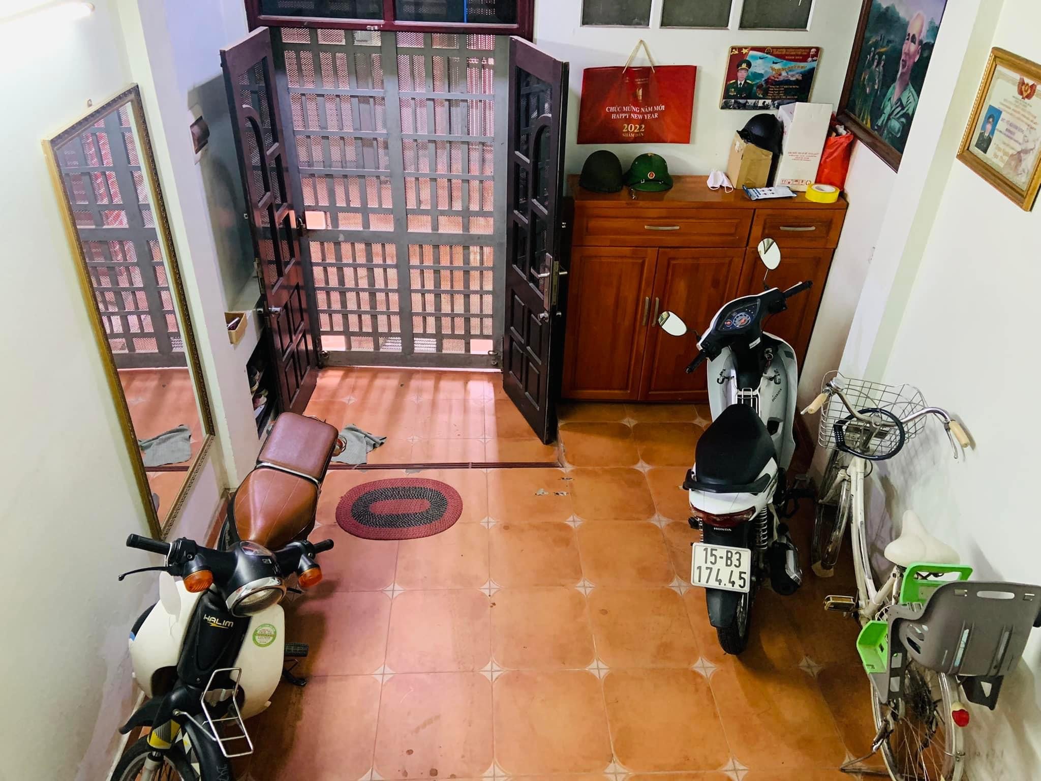 Lạc long quân - 6tầng nhỏ xinh - 30m ra ô tô tránh - 100m ra Hồ Tây -