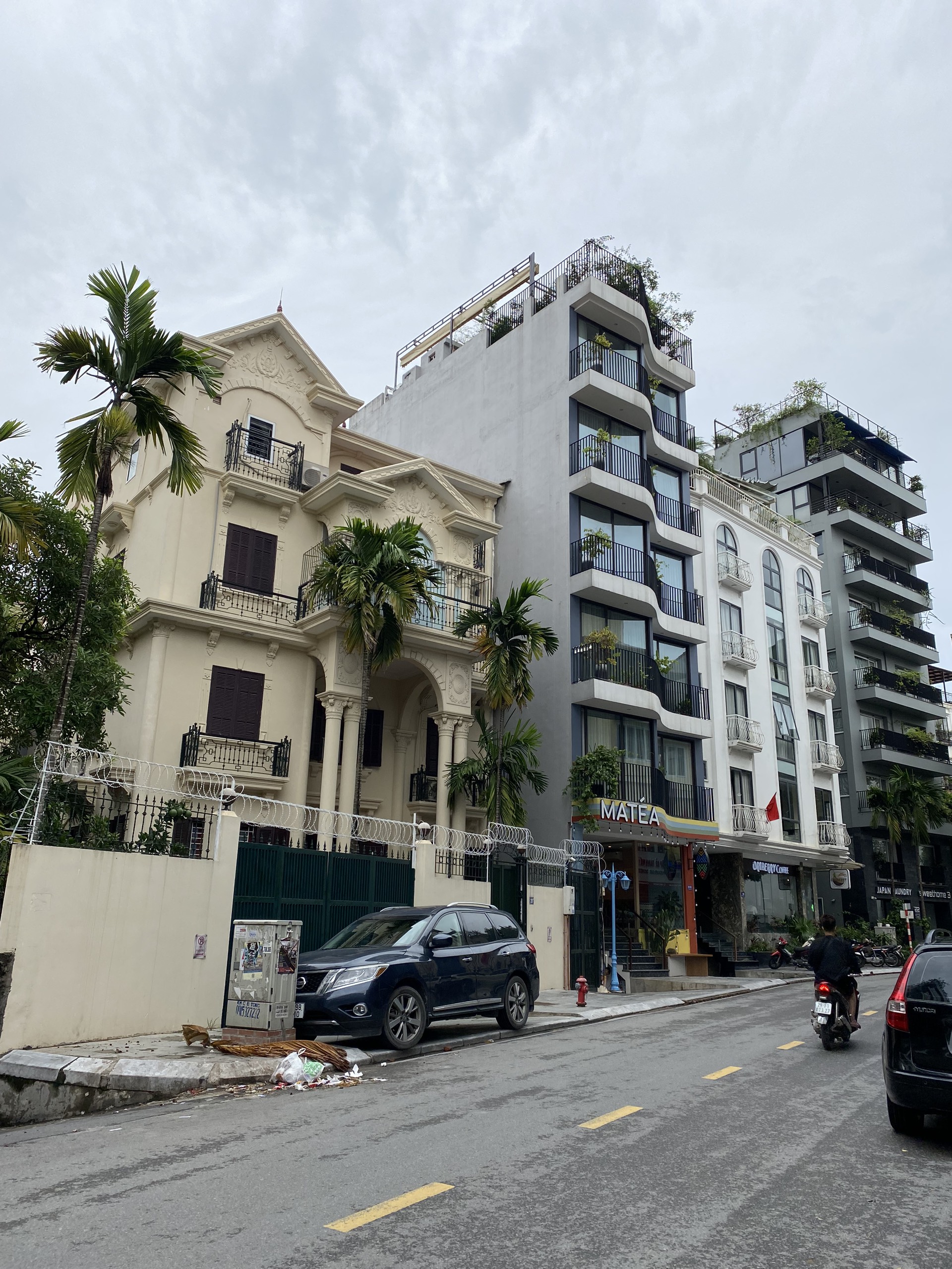 Bán nhà mặt phố Tô Ngọc Vân - mặt tiền 15m - diện tích 200m2 - Quận Tây Hồ