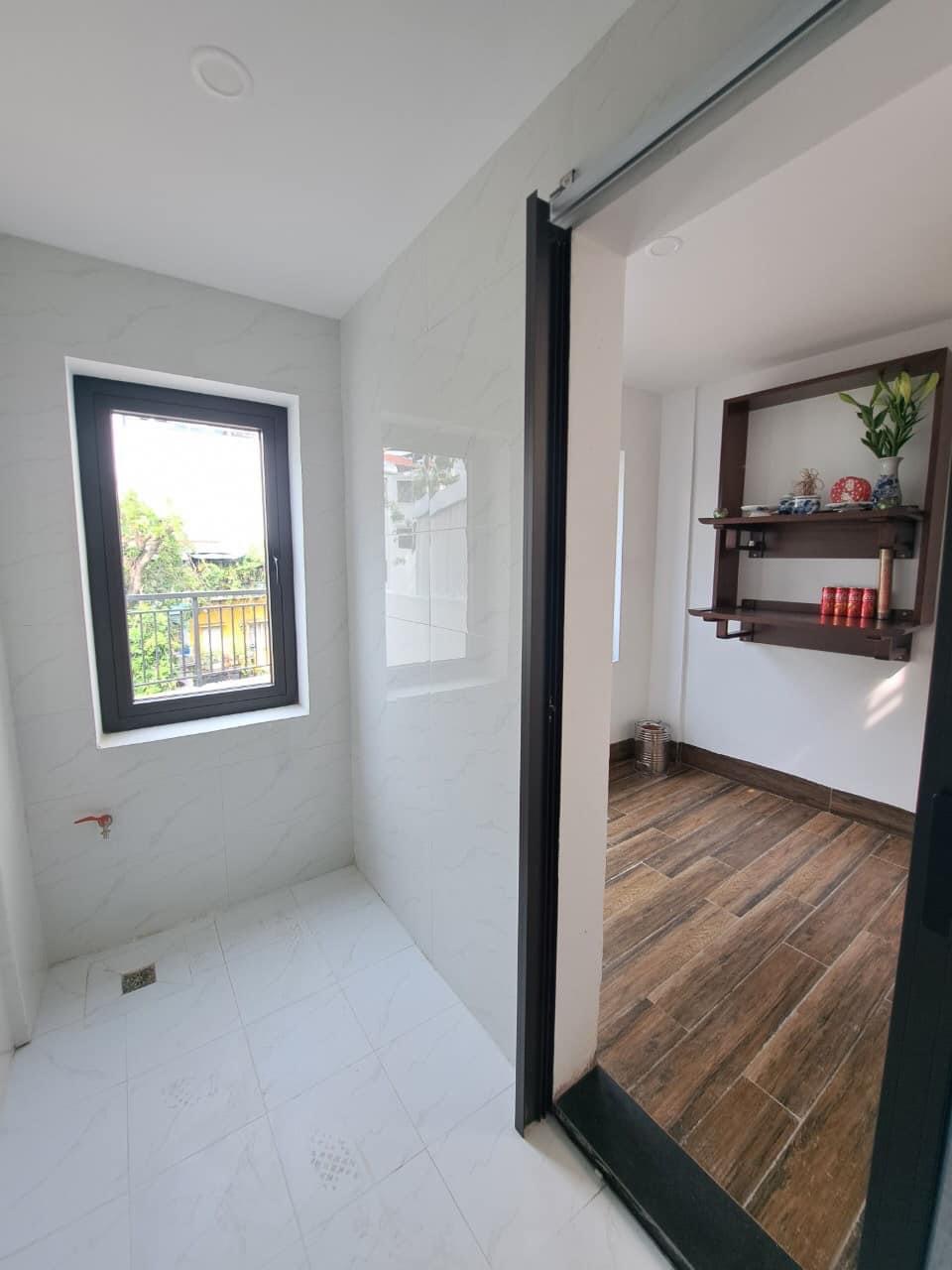 Bán Nhà Mặt Phố Nguyên Hồng 87m2 - mt 11m - Lô góc 2 mặt thoáng - KD đỉnh - Phân Lô , Vỉa Hè