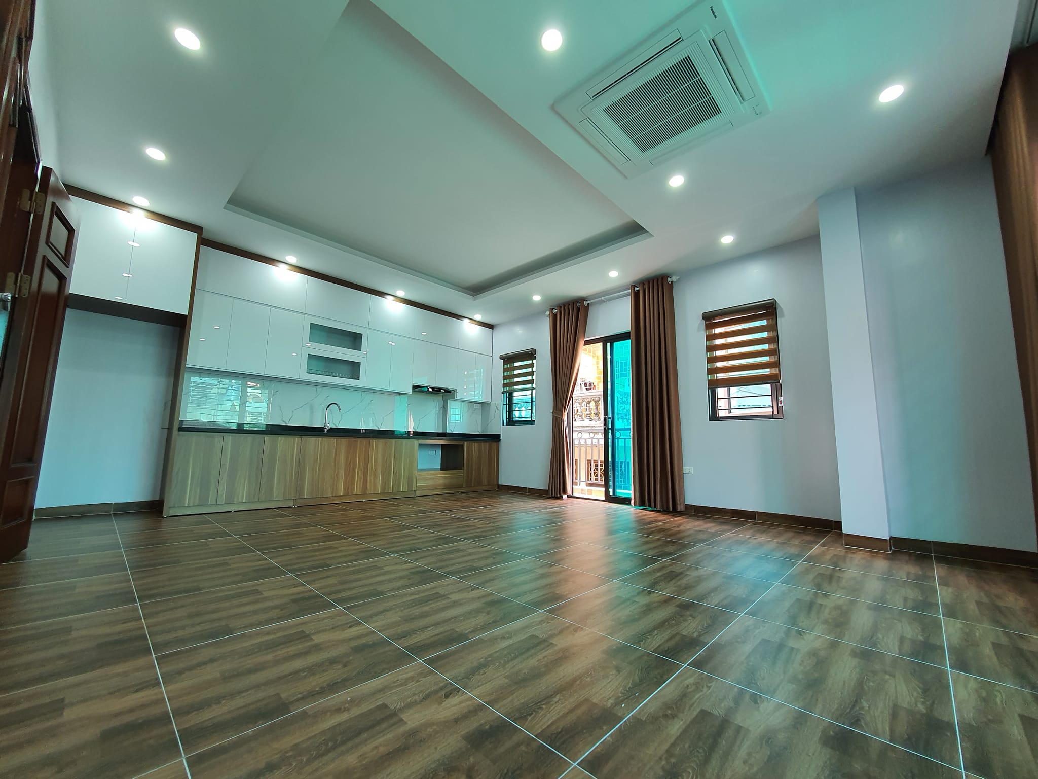 Bán nhà phố Hào Nam Giảng Võ Hoàng Cầu DT140m2 MT 8.2m