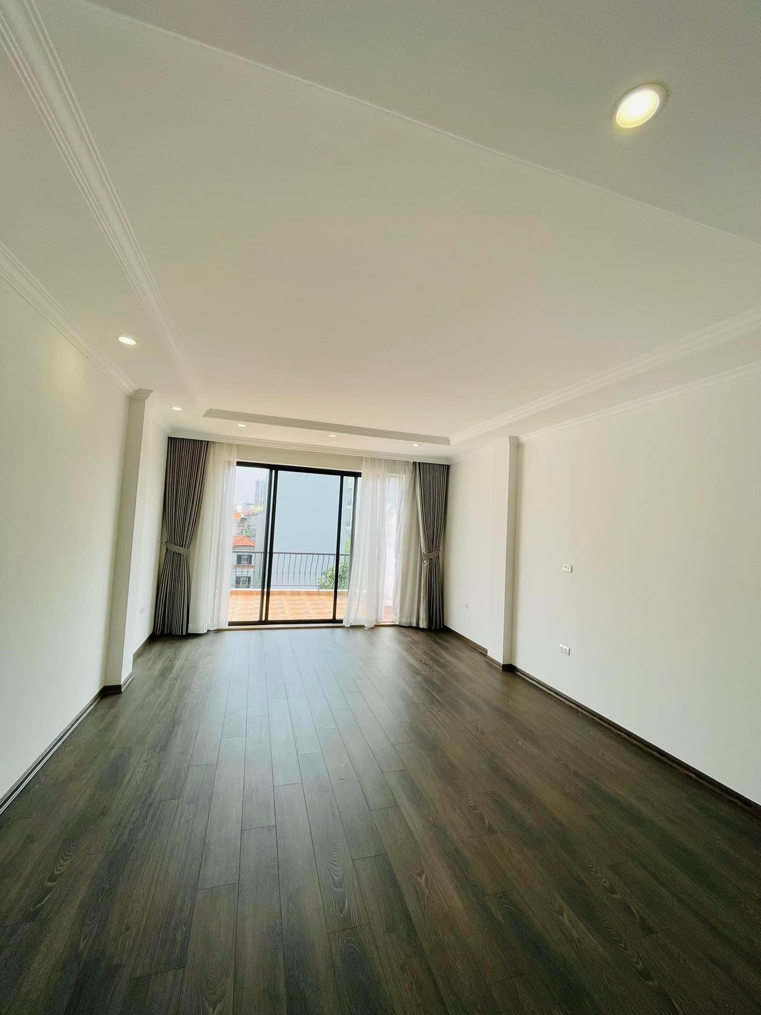 Bán Nhà Mặt Phố Dịch Vọng Hậu Vỉa hè khủng , mặt tiền đẹp, giá yêu thương, kinh doanh vô địch.