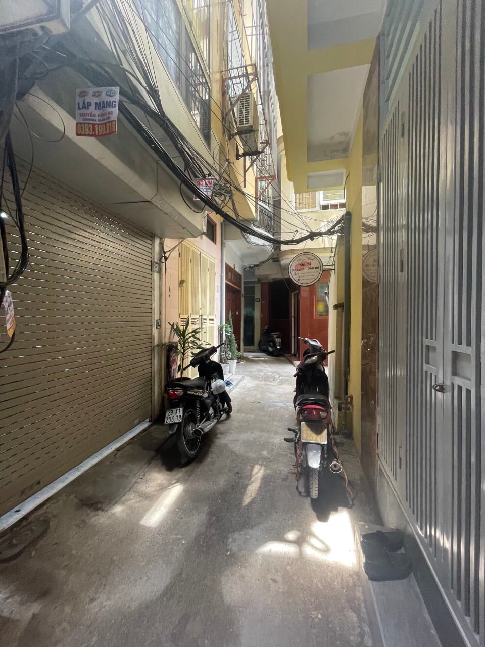 Quá đỉnh dưới 3tỷ có nhà trung tâm quận Đống Đa 15m ra đường oto,, gần hồ Điều Hoà.