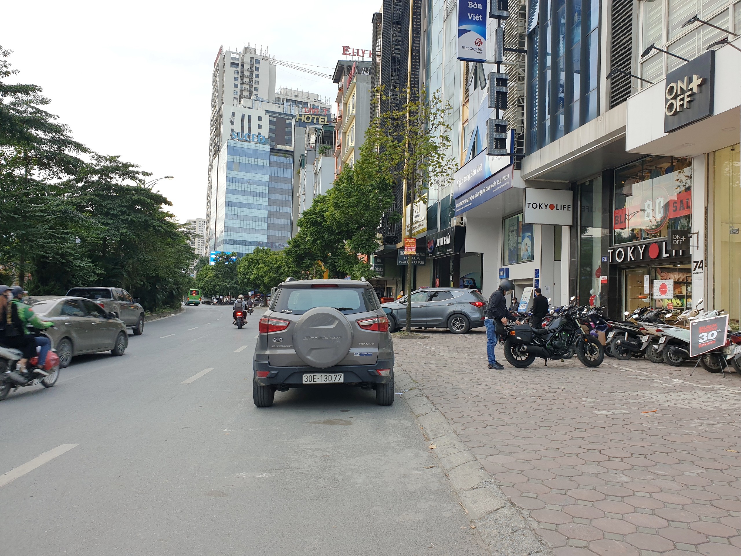 BÁN TÒA NHÀ VĂN PHÒNG MẶT PHỐ NGUYỄN HOÀNG, DT 140m2 x MT 8m, 7T THANG MÁY, CHỈ 50 TỶ