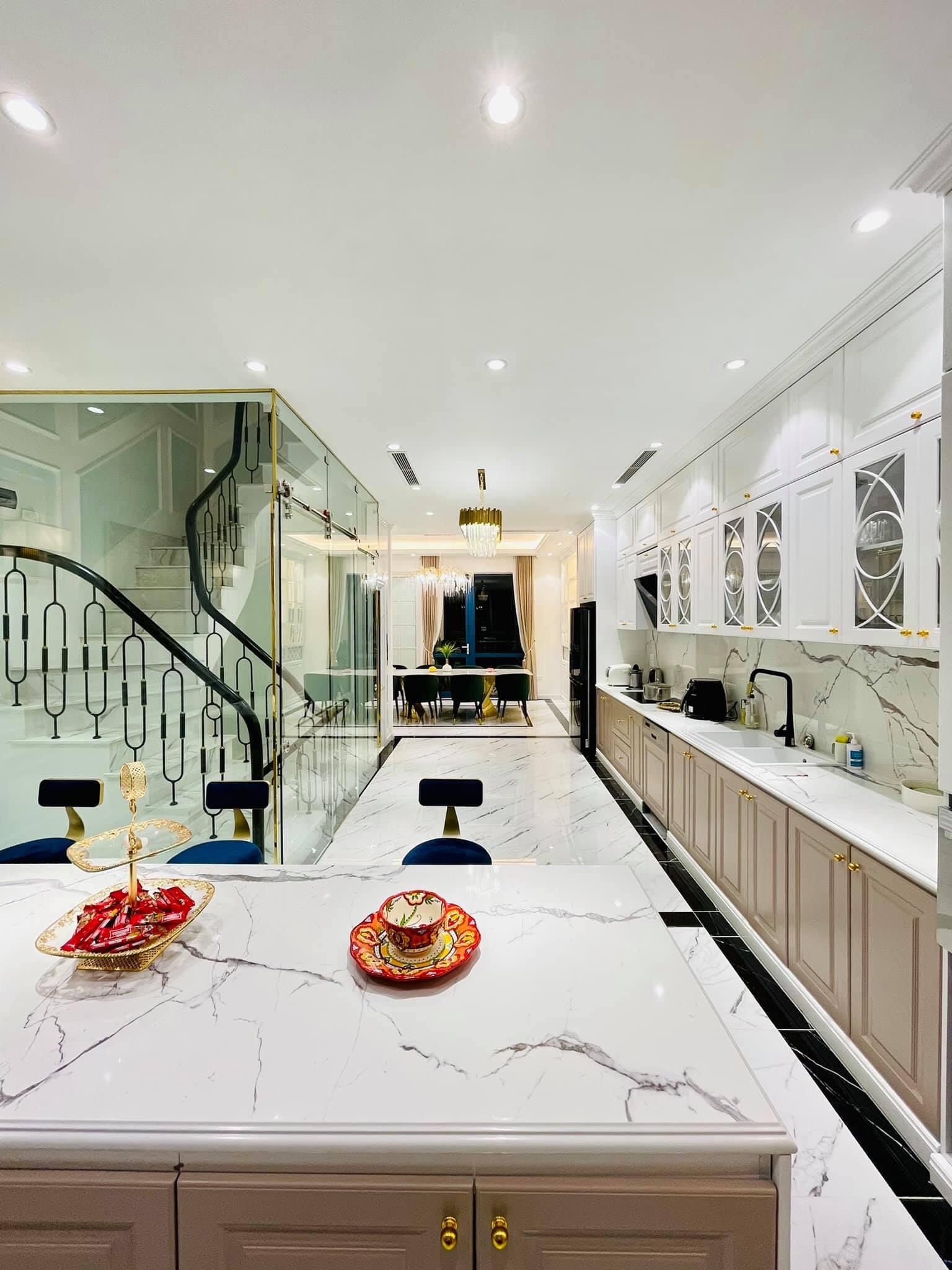 Bán Nhà Kim Mã Thượng, Ba Đình, 95m2, MT7m, Thang Máy, Gần Lotte, Ô Tô, Chỉ Hơn 27 Tỷ.