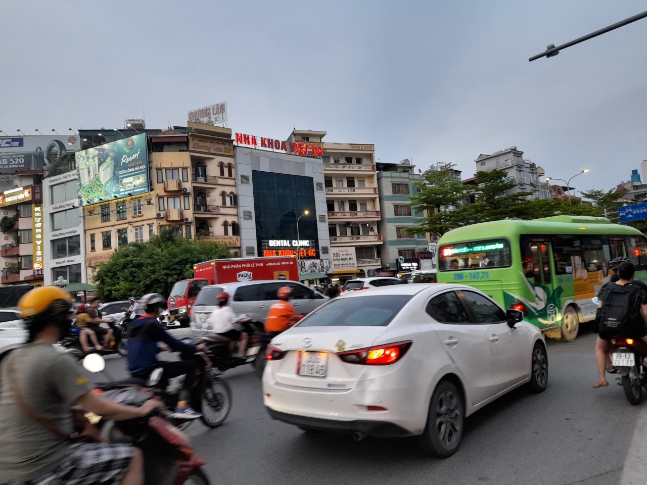 Nhỉnh 6 ty Trung Tâm phường Ô Chợ Dừa DTSD 200m.5 tầng ô tô kinh doanh.