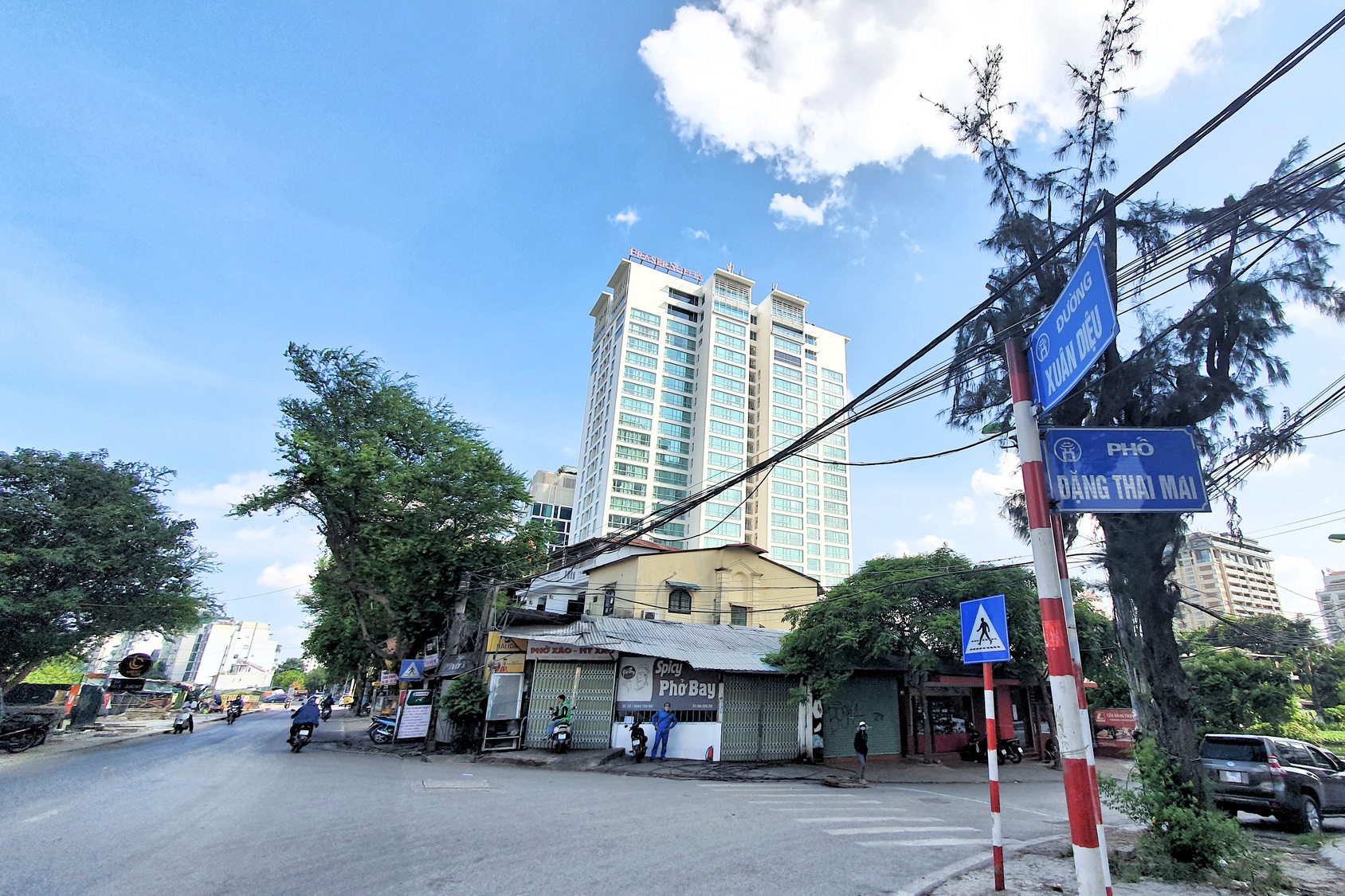 Bán Nhà Dòng Tiền 3Tỷ/Năm Xuân Diệu, Tây Hồ 100m2, Thang Máy, MT7m, View Hồ Tây, Chỉ Hơn 50 Tỷ