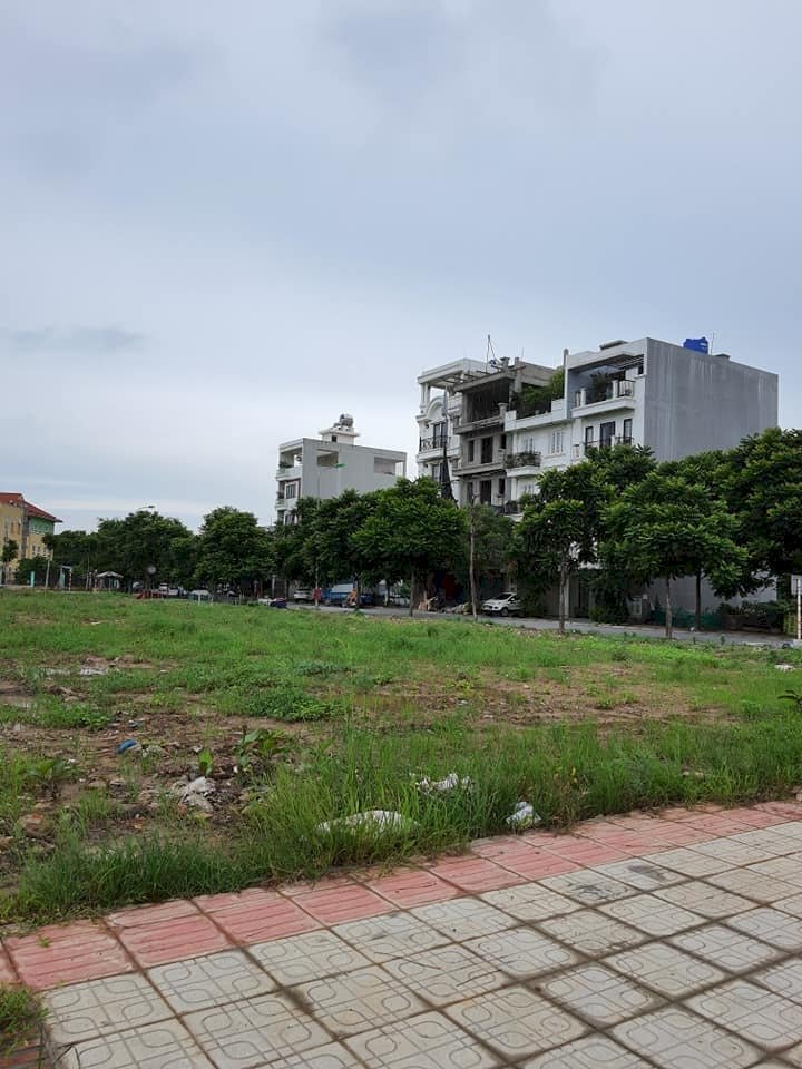 CẦN BÁN 279M ĐẤT VIỆT HƯNG-MẶT TIỀN RỘNG-LÔ GÓC-VỈA HÈ-ÔTÔ TRÁNH-CHỐT GẤP