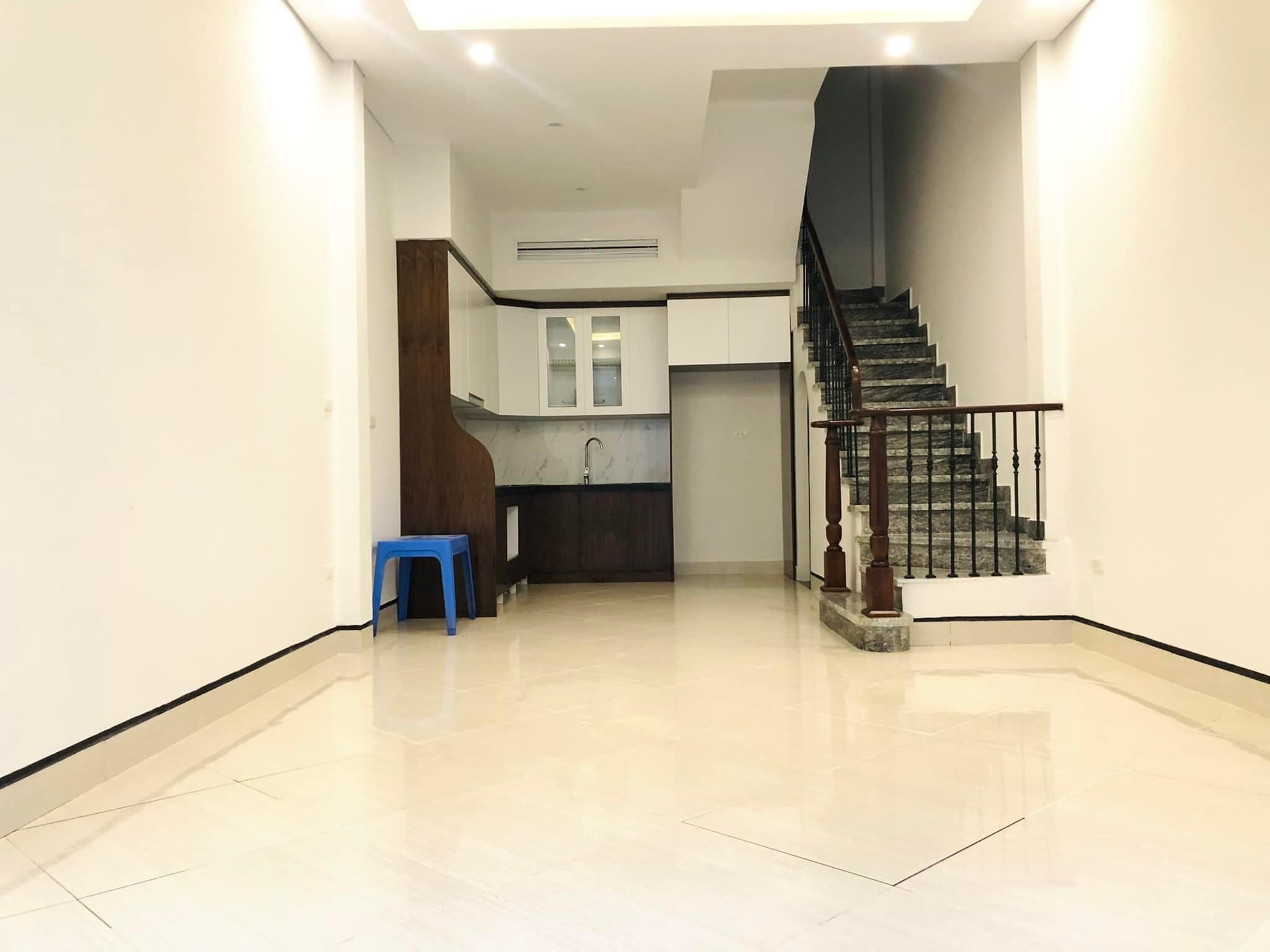 Bán nhà đẹp mê mẩn Ngọc Thụy 33m2, 5T, sổ đỏ, oto đỗ, Giá chỉ 3.8 Tỉ ( Có Thương Lượng)