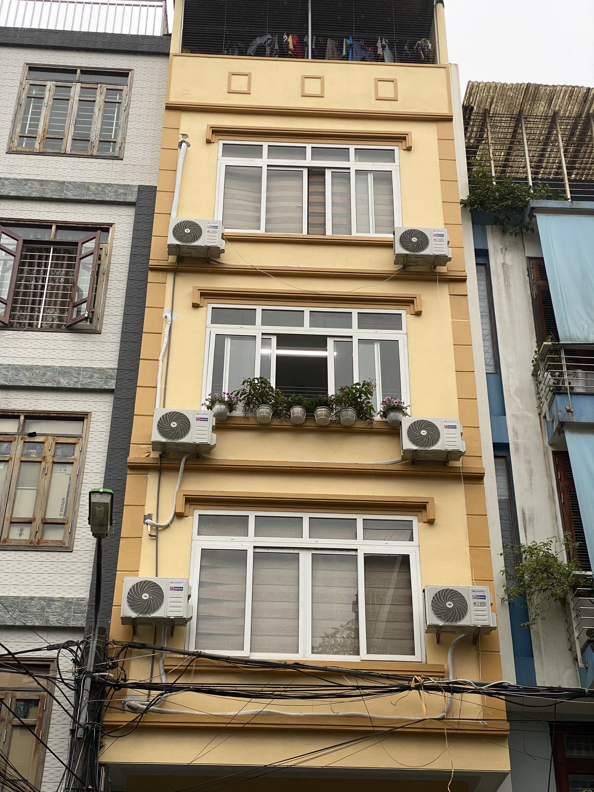 Bán Nhà, Phố Hoàng Cầu, Kinh doanh, 3 ô tô tránh, 90M – 4 Tầng – MT4,2M – Nhỉnh 27 TỶ.