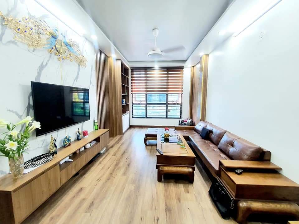 Bán nhà Giải Phóng, Hoàng Mai 30m 5T MT4.5m, Giá 4.7 tỷ. Nhà mới đẹp, gần phố, ô tô.